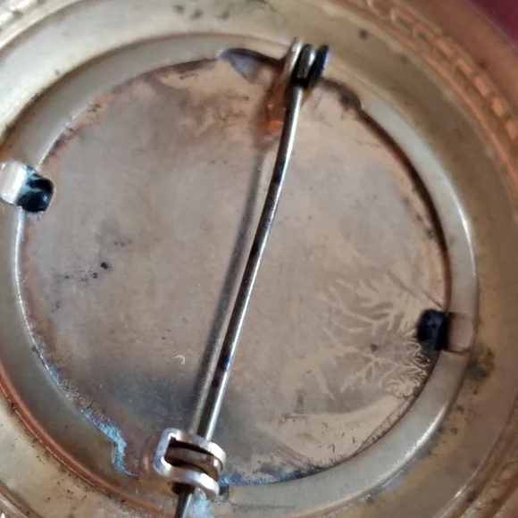 Vintage Gone with the Wind cameo brooch Scarlett O'Hara Lux Soap pin gol… - Picture 10 of 11